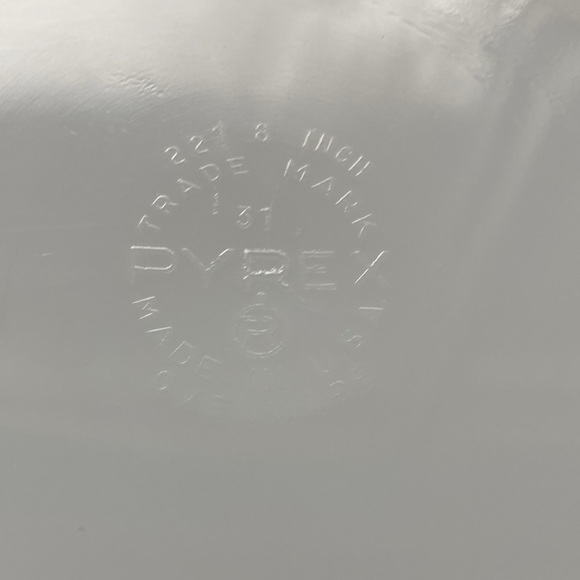 Pyrex Pink Flamingo cake dish - Picture 4 of 10